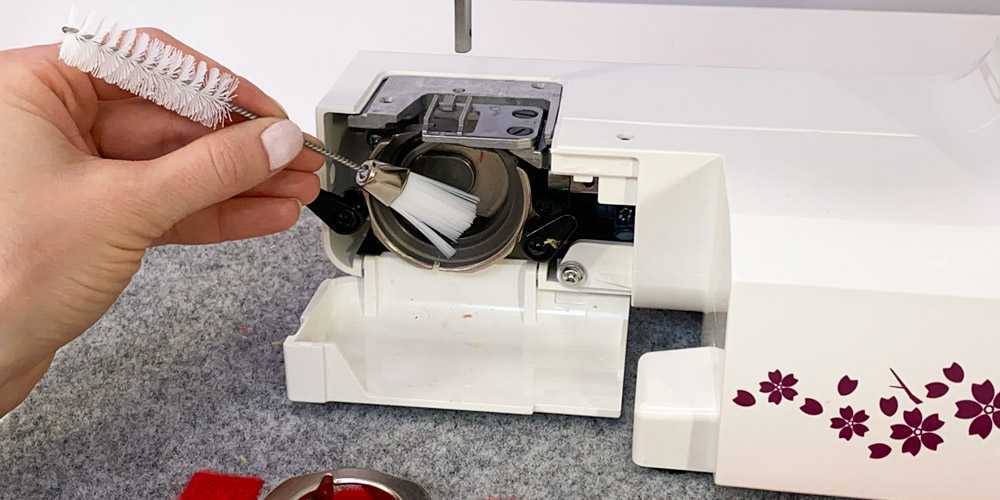 Как смазать швейную машинку janome?