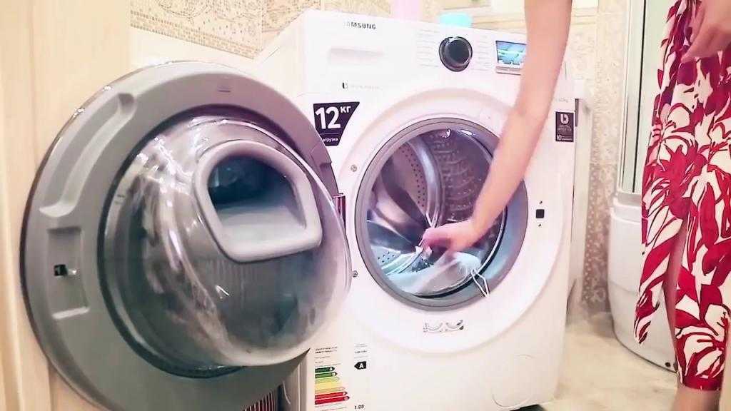 Как отстирать белые вещи в домашних условиях от пятен, серости и желтизны: народные методы, средства бытовой химии