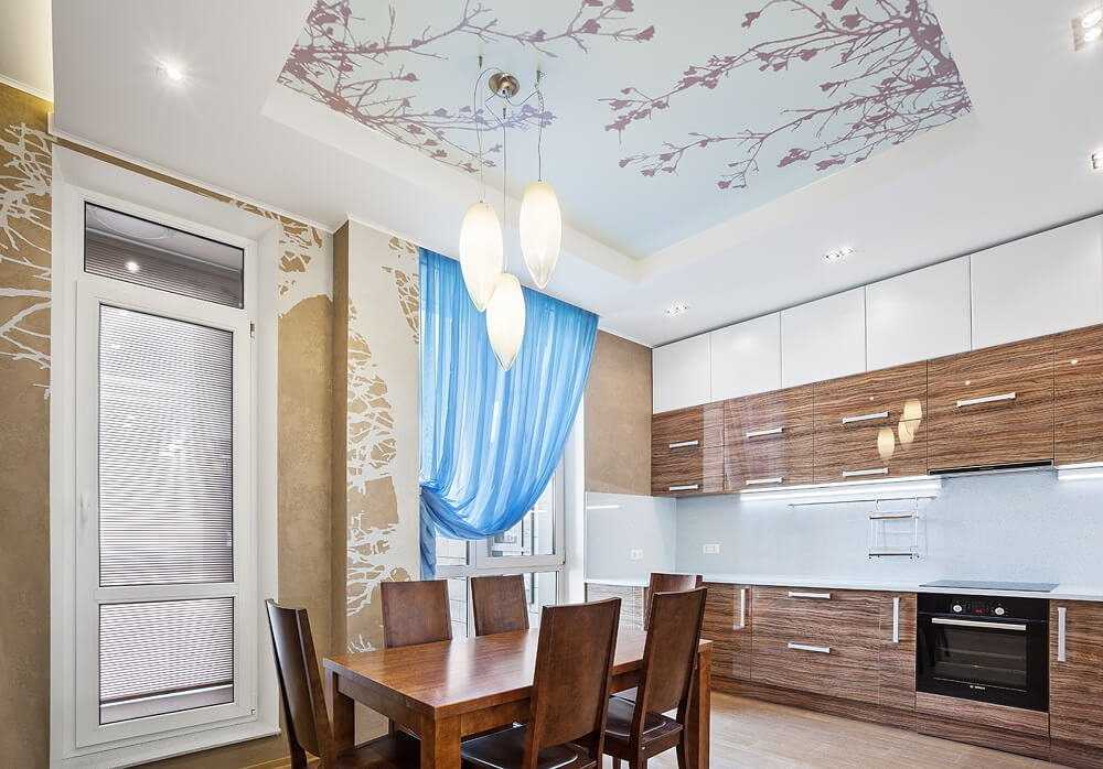 Натяжной потолок на кухне: 50+ красивых фото, плюсы и минусы