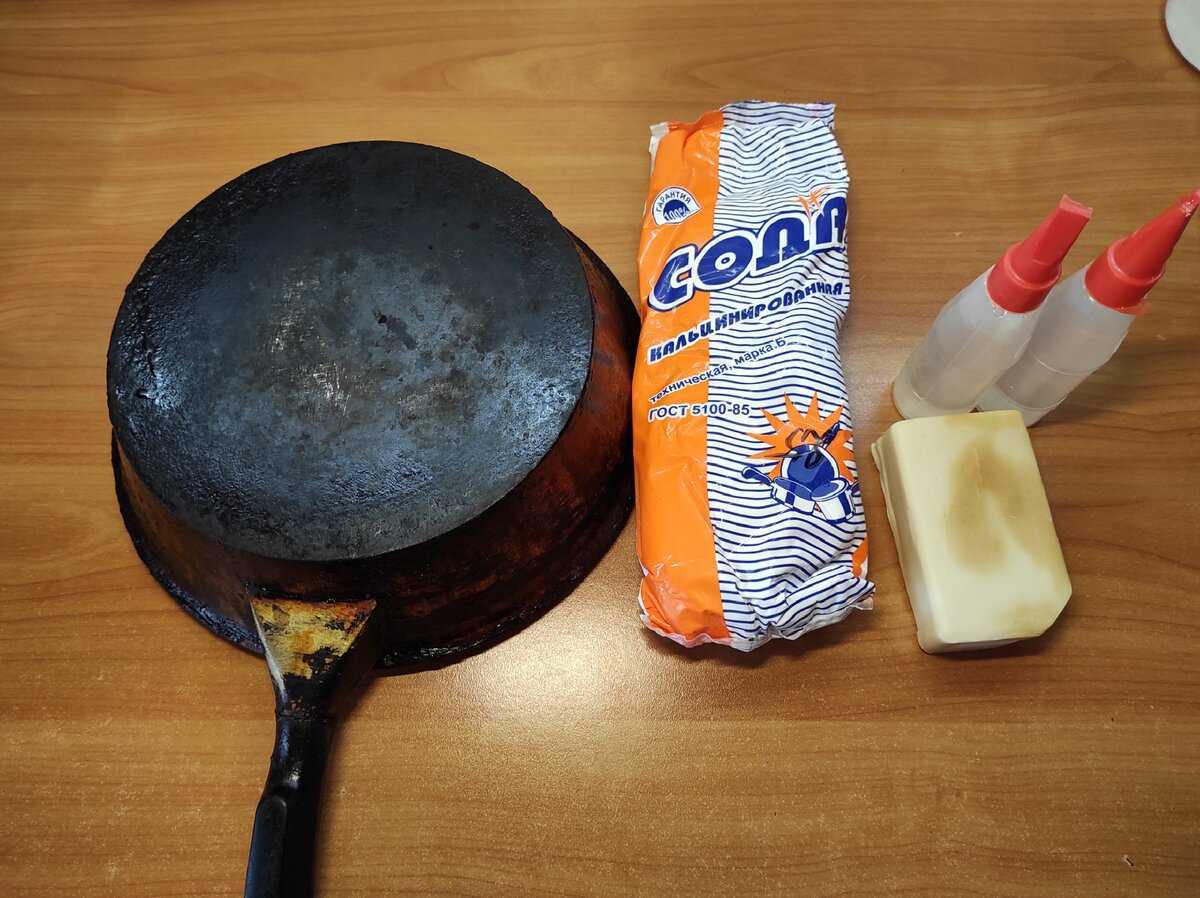 Как очистить от застарелого нагара сковороды из разных материалов
