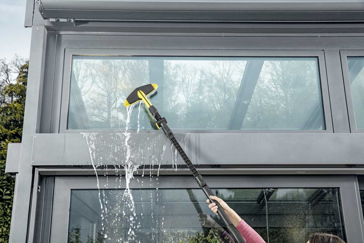 Стеклоочиститель «karcher» (керхер) для мытья окон: плюсы и минусы, видео